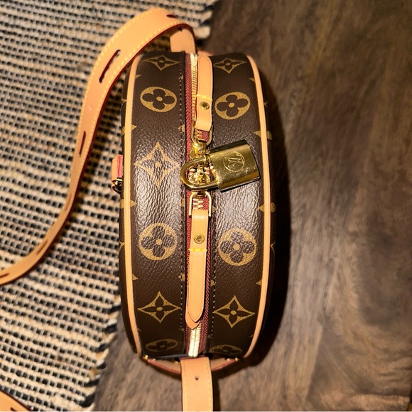 Authentic Louis Vuitton Boite Chapeau Souple MM Monogram Canvas LV Crossbody Bag - Picture 7 of 9